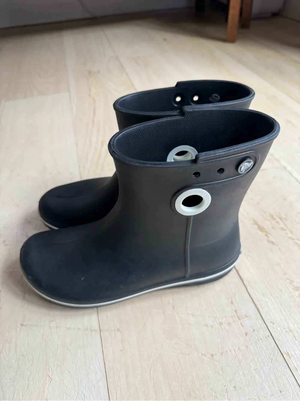 Crocs Jaunt Shorty Unisex Rainboot - Picture 4 of 6